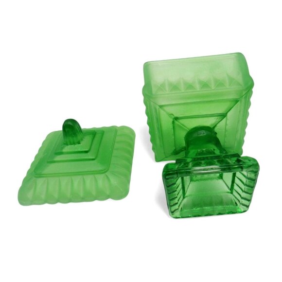 Green Glass Covered Square Pedestal CANDY DISH Vintage - Picture 10 of 10